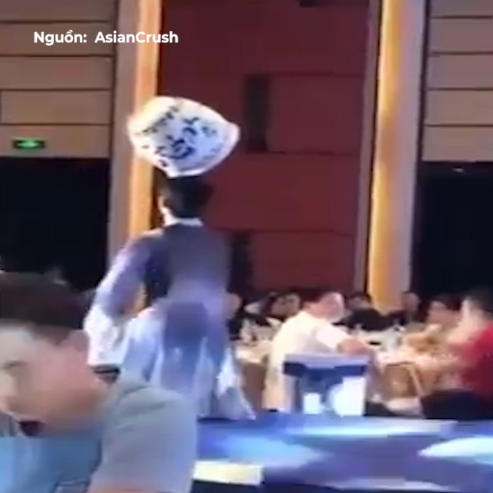 Khi cac ao thuat gia gap su co 'kho do' tren san khau hinh anh