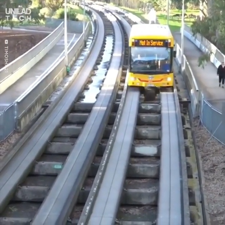 Doc dao voi duong ray cho xe buyt de chong ket tai Australia hinh anh