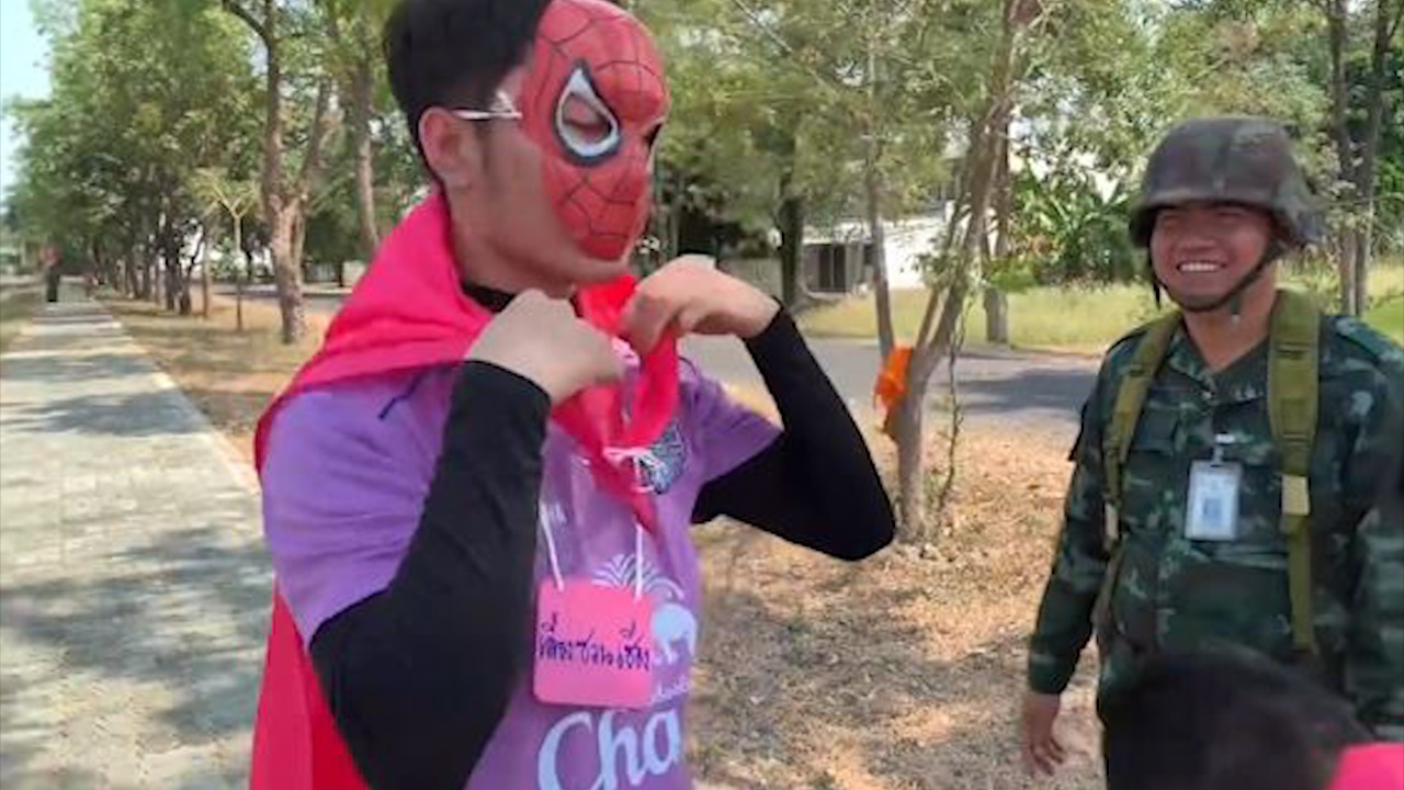 Xuan Truong hoa trang 'nguoi nhen' thi chay o Thai Lan hinh anh