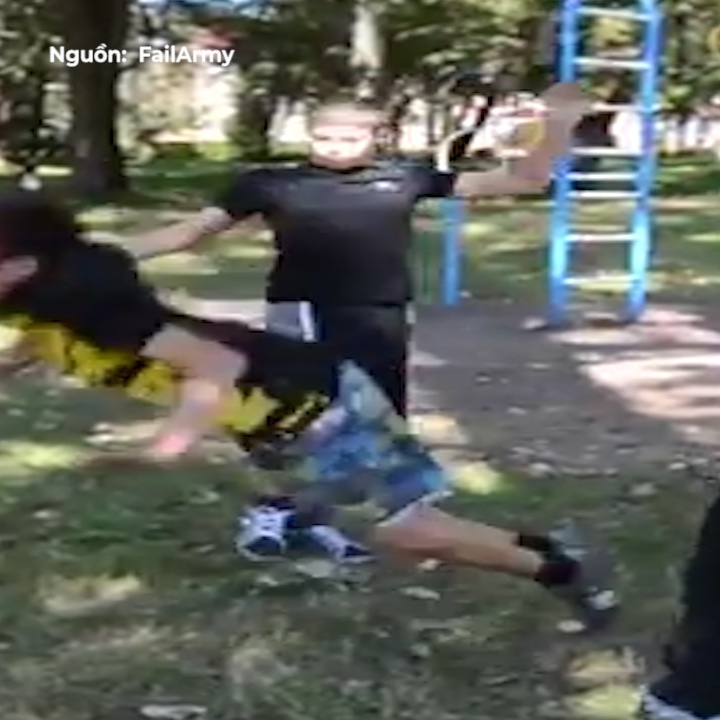 Nhung cu nga cuc dau khi hoi ban than ru nhau nghich dai hinh anh