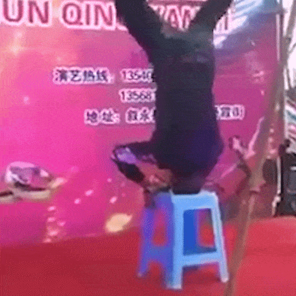 Nhung su co hai huoc trong man bieu dien cua cac nghe si hinh anh