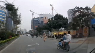 Xe may ro ga bo chay khi gap CSGT tren pho hinh anh