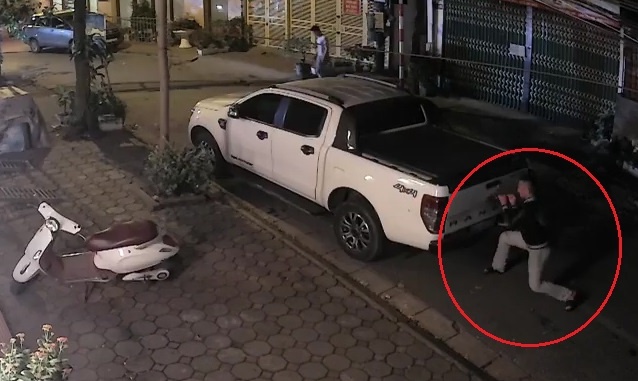 Trom logo xe oto trong 3 giay o Ha Noi hinh anh