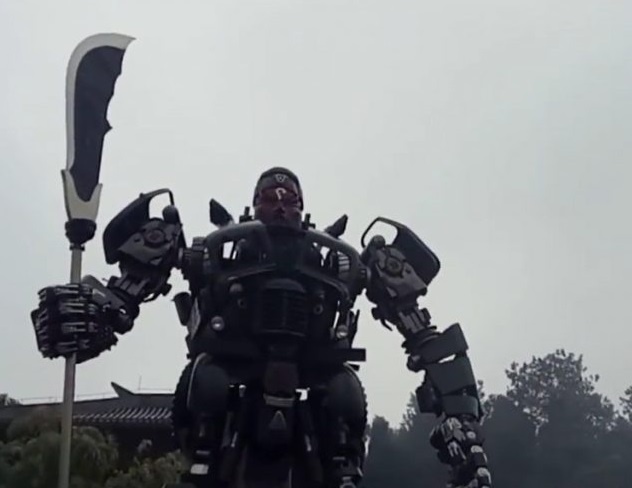 Trung Quoc dung tuong Quan Cong nhu robot trong phim 'Transformers' hinh anh