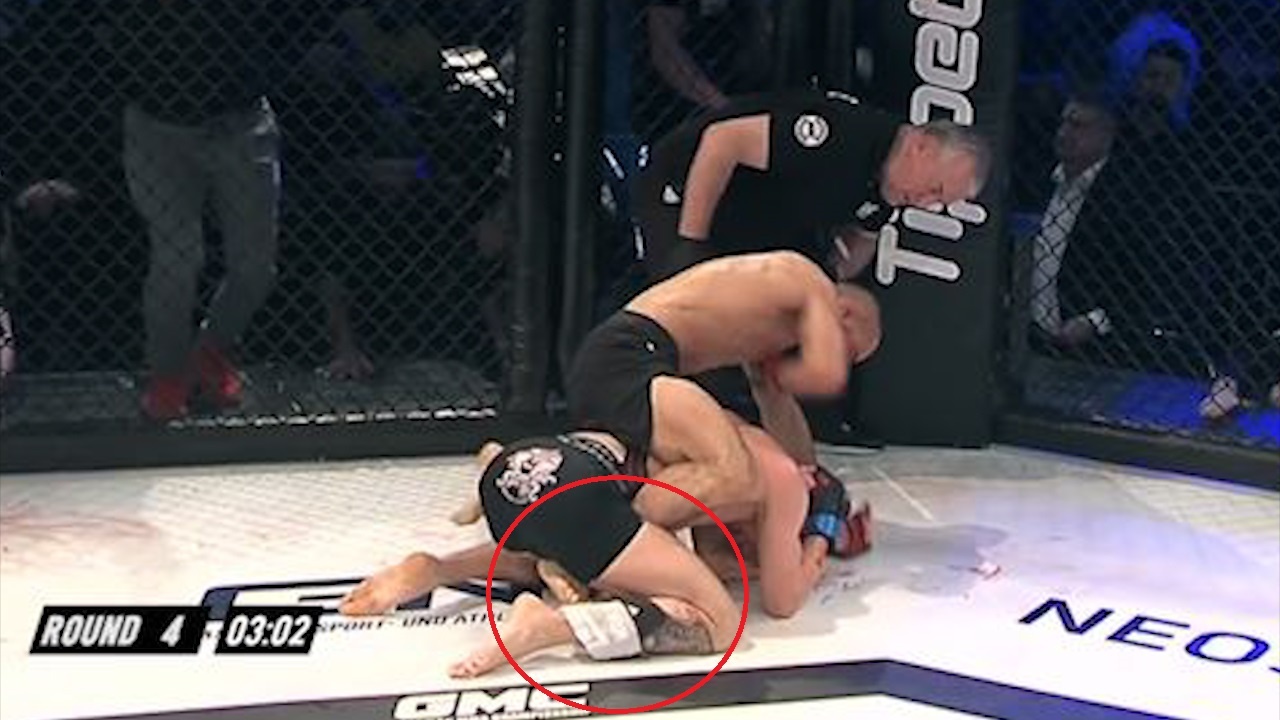 Tung khan trang chiu thua, vo si van bi danh den bam mat hinh anh