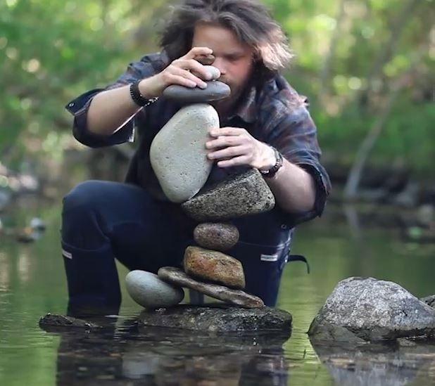 Nghe thuat tao hinh khi can bang nhung cuc da hinh anh