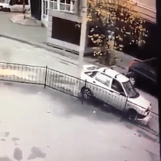 Oto dam nat rao chan, boc chay du doi ngay tren duong hinh anh