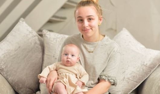 Co gai mang thai, sinh con du van co 'den do' hang thang hinh anh