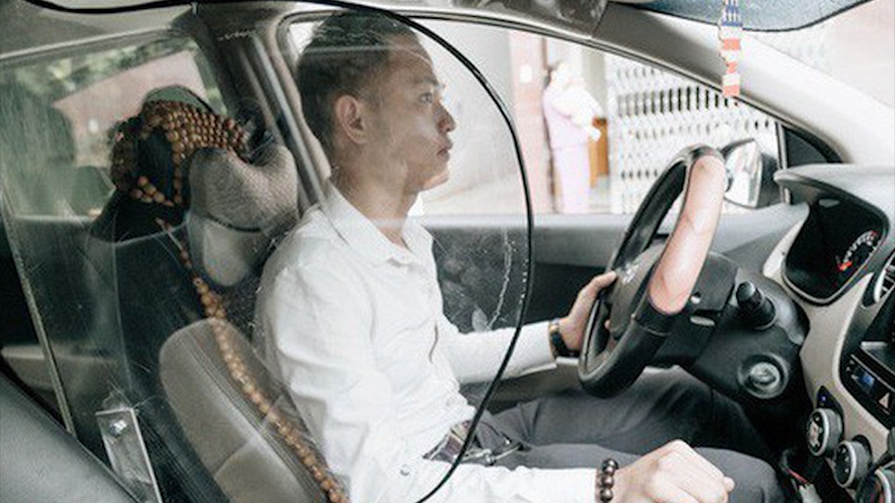 Lieu co an toan lap tam chan bao ve cho lai xe taxi? hinh anh