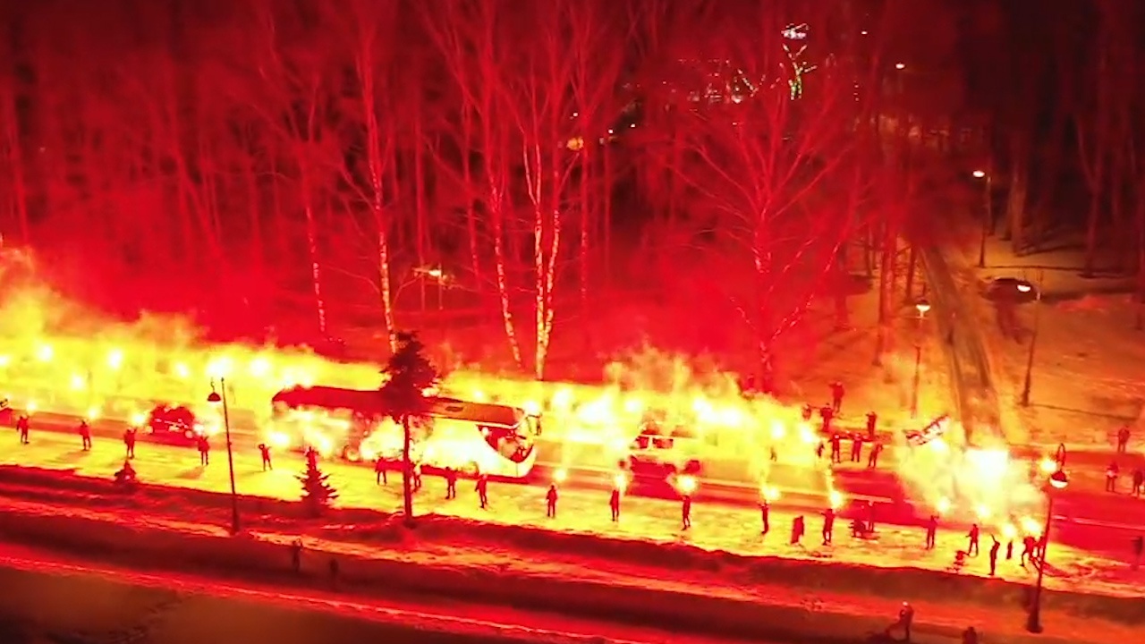 CDV Zenit 'dot duong' mung xe doi tuyen tro ve hinh anh