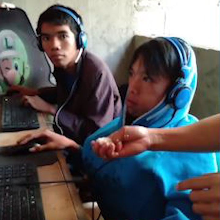 Me xuc com phuc vu con trai nghien game online o Philippines hinh anh