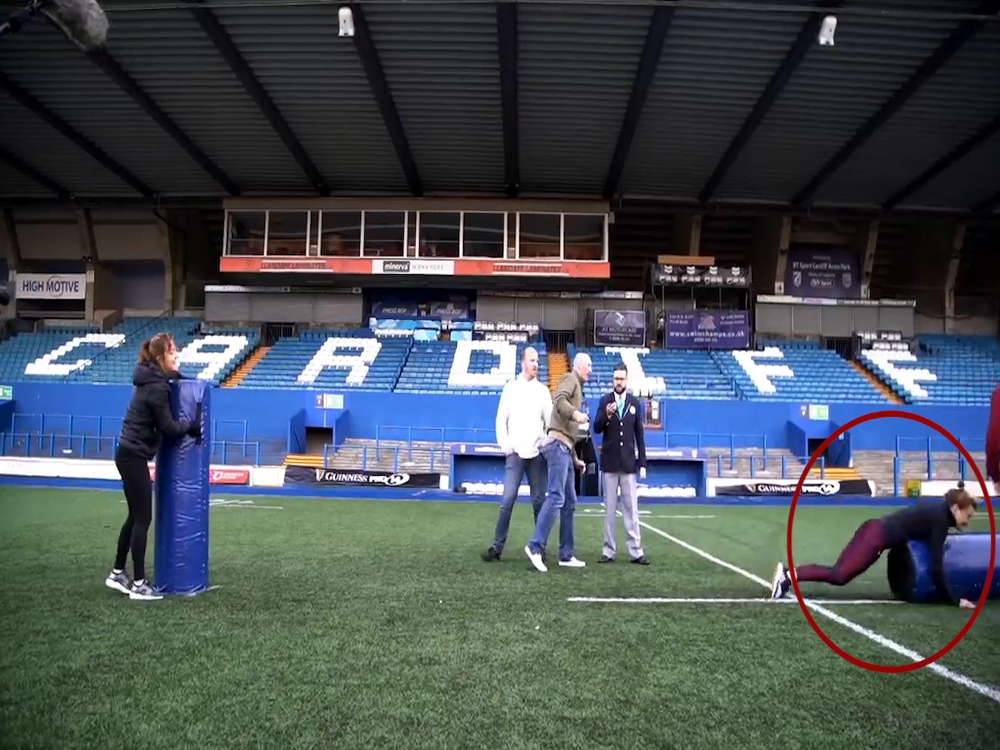 Cuu tuyen thu bau duc thi nhau huc do tru lap ky luc Guinness the gioi hinh anh