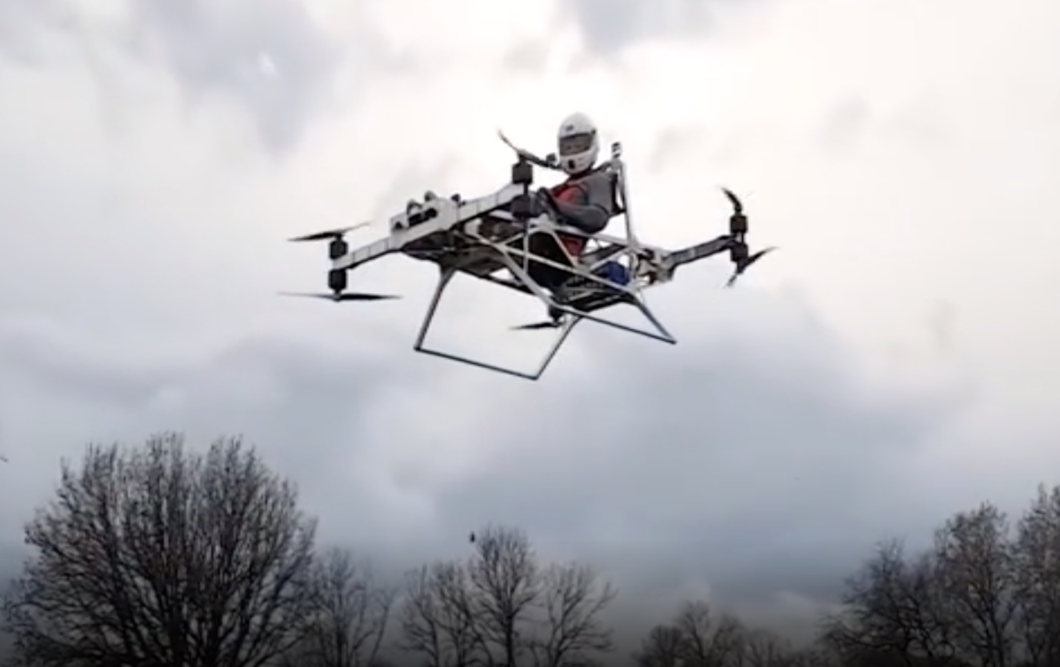 Ky su che tao may bay nho gon de lam phuong tien di lai hinh anh