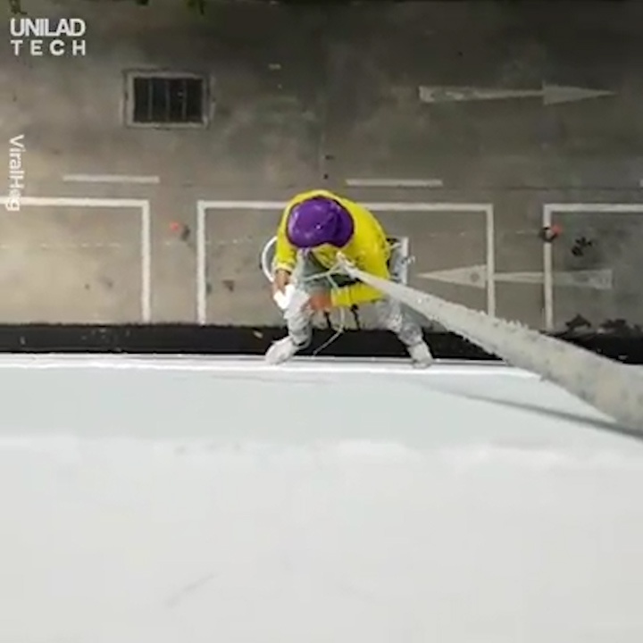 Tho ho dung thung chua xi mang lam diem tua nho xiu khi leo len cao hinh anh