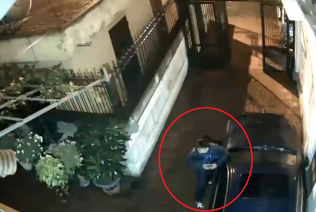 Trom vao tan nha dan o Ha Noi, be trom guong oto hinh anh