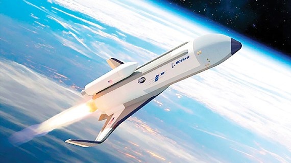 Bo gan 5.000 USD de duoc mai tang ngoai vu tru hinh anh