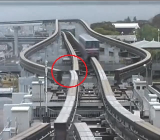 Doc dao duong ray tu dong dieu huong cho tau chay hinh anh