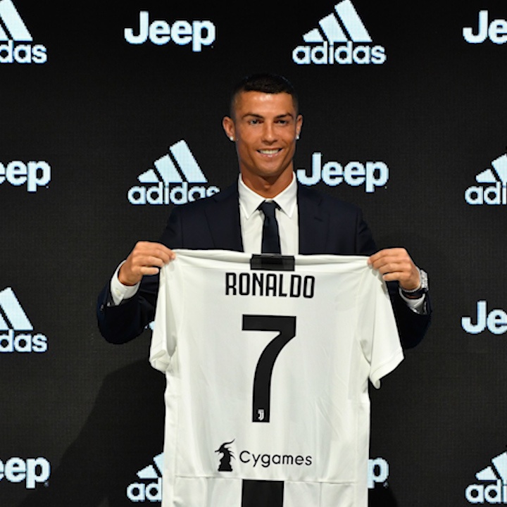 Ronaldo cung 14 danh thu dat gia nhat moi thoi dai hinh anh