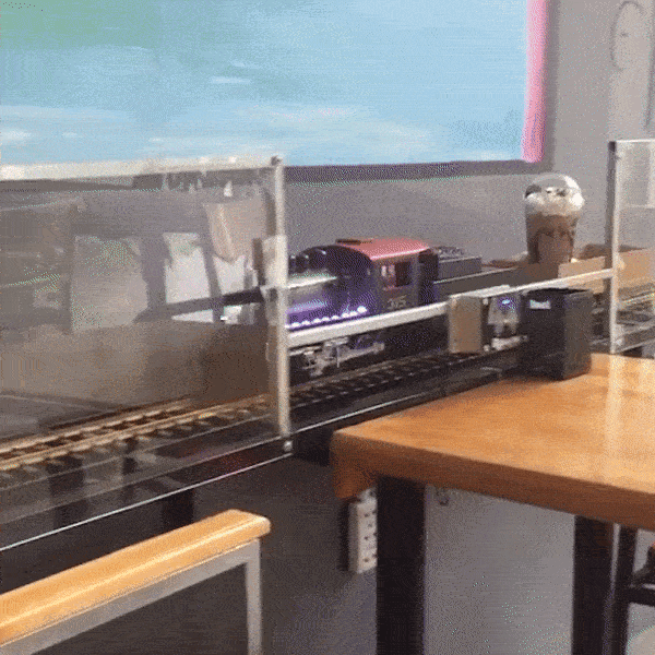 Quan nuoc dung mo hinh xe lua tu dong phuc vu thuc khach hinh anh