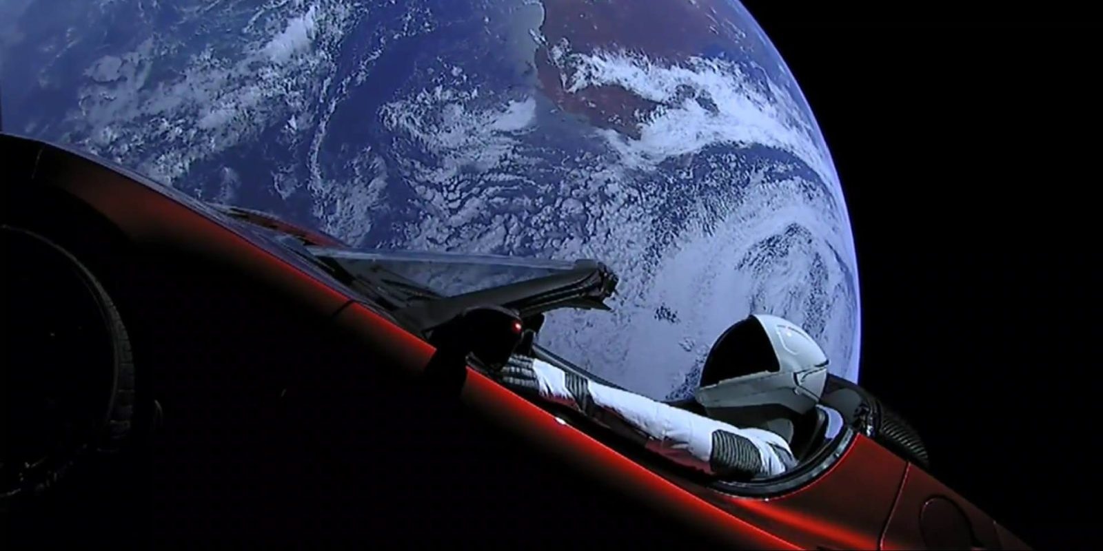 Chiec xe hoi 100.000 USD ma Elon Musk phong vao vu tru gio ra sao? hinh anh