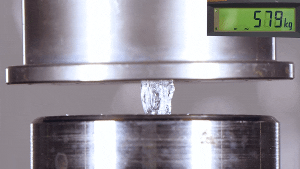 Vien kim cuong tho khien may ep thuy luc 100 tan phai 'kho so' hinh anh