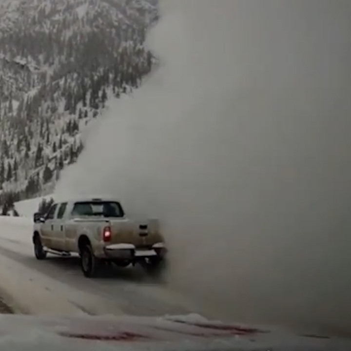 Tran lo tuyet 'nuot gon' moi chiec xe di tren duong tai My hinh anh