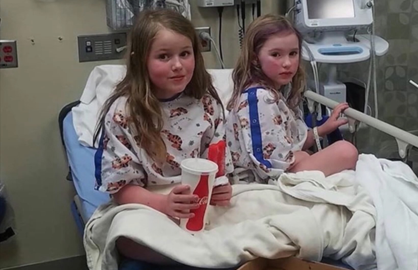 Lac trong rung 44 tieng dong ho, 2 be gai My song sot dieu ky hinh anh