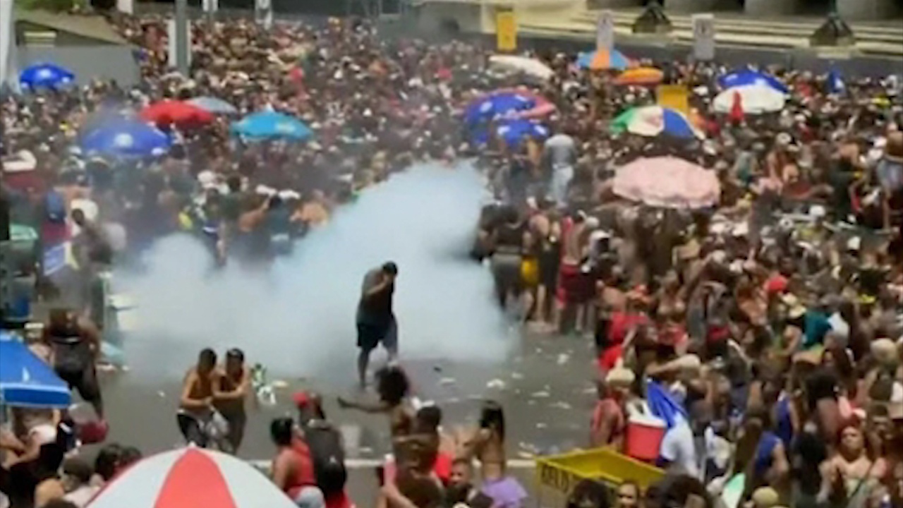 Bao luc bung phat trong le hoi Carnival o Brazil hinh anh