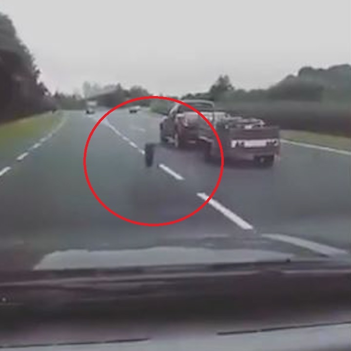 Dang chay, banh xe dot nhien roi ra tu xe ban tai hinh anh