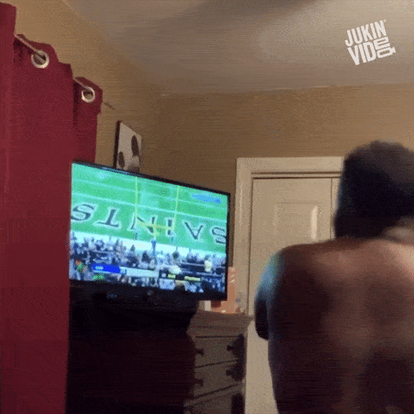 Khoanh khac cac fan the thao noi doa, dap be moi thu hinh anh