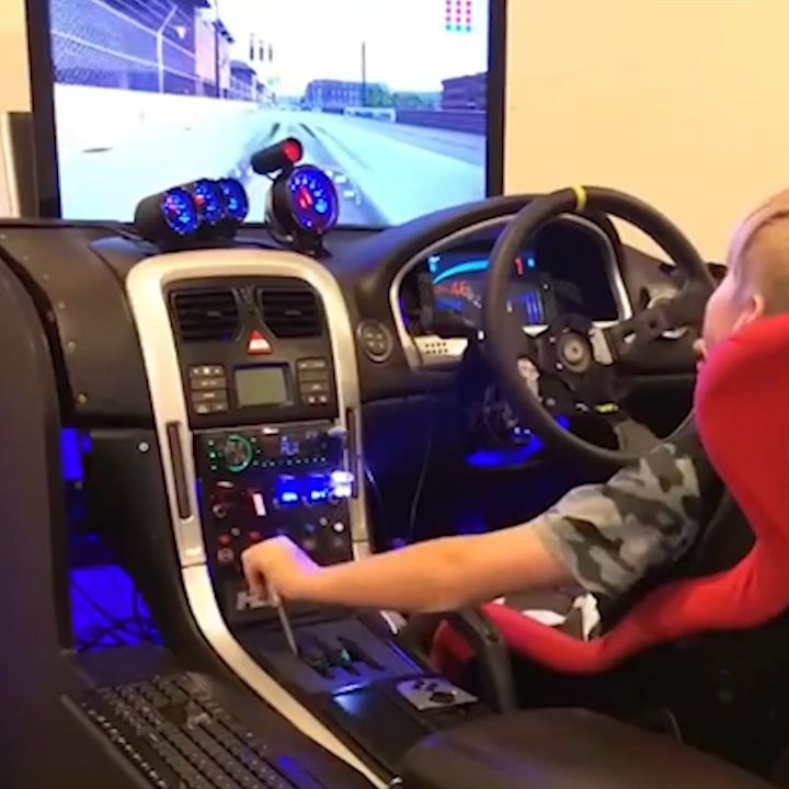 'Rich kid' so huu dan gia lap dua xe gia gan 2.000 USD hinh anh