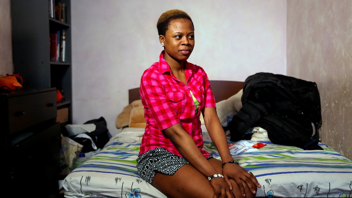 Giai cuu 'co dong vien' bi lua sang Nga lam gai mai dam tu World Cup hinh anh