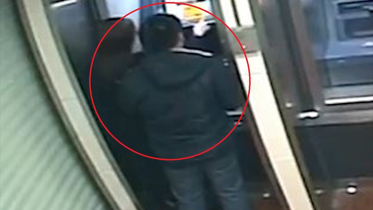 Phat hien nan nhan khong con tien, ten cuop tra lai so tien vua lay hinh anh