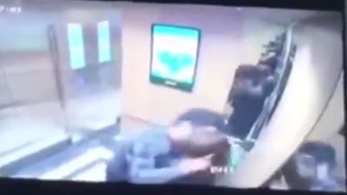 Ke sam so, cuong hon nu sinh trong thang may nhan tin de doa nan nhan hinh anh