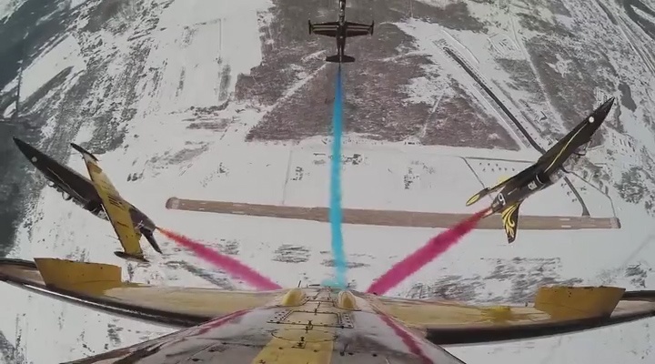 Phi cong Nga tro tai lon dau tiem kich tren khong dinh cao hinh anh