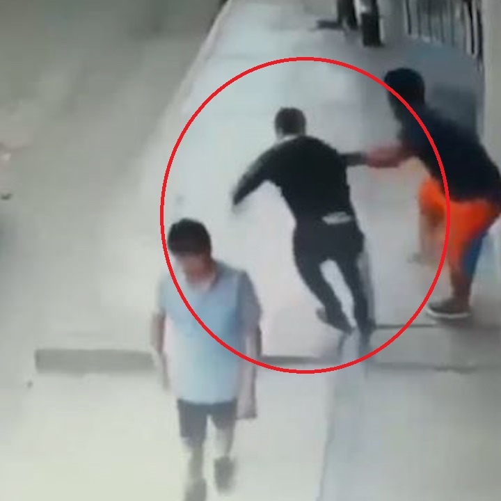 Ten cuop giat dien thoai, nhay len oto tau thoat nhu phim hinh anh