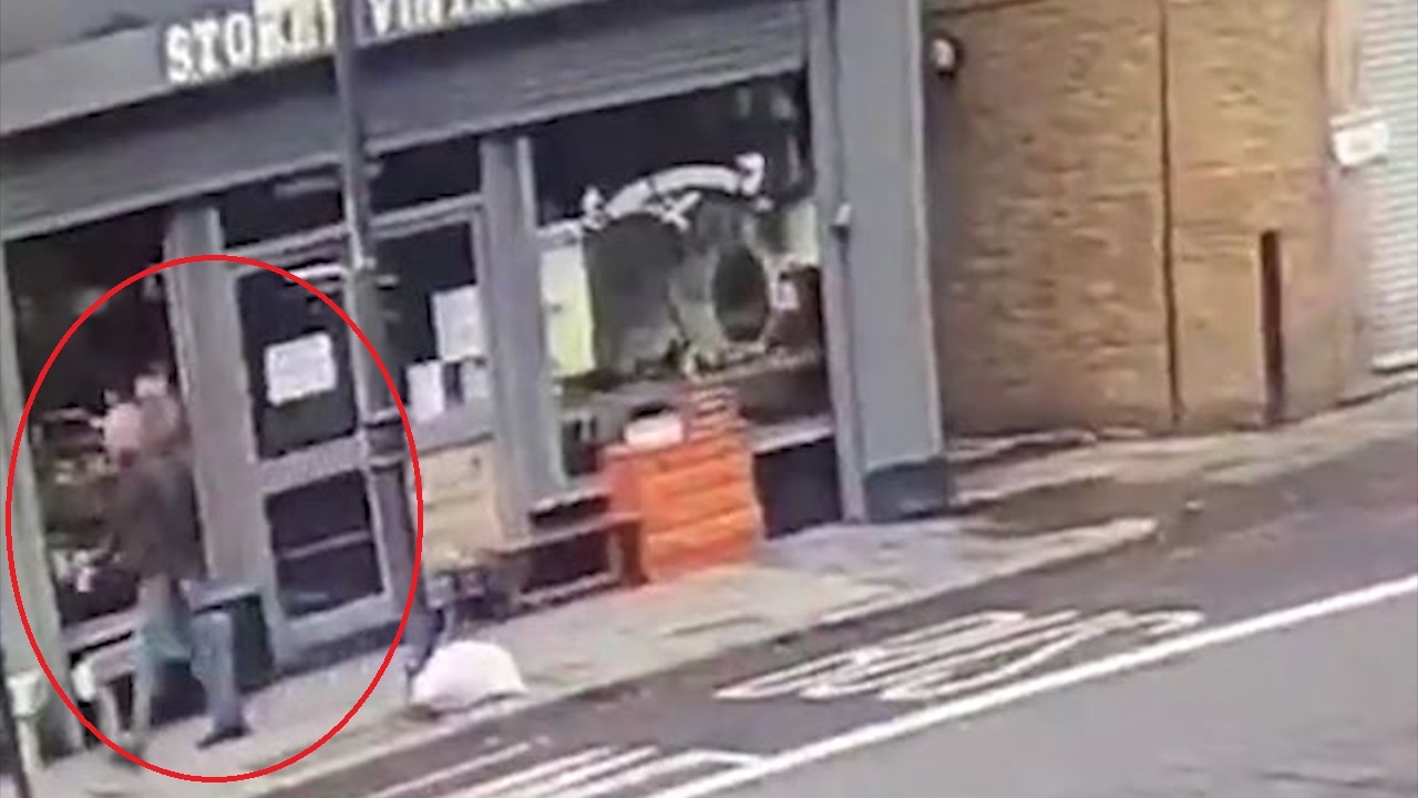 Sap mai nha khi vua di qua, nguoi di duong thoat chet trong gang tac hinh anh