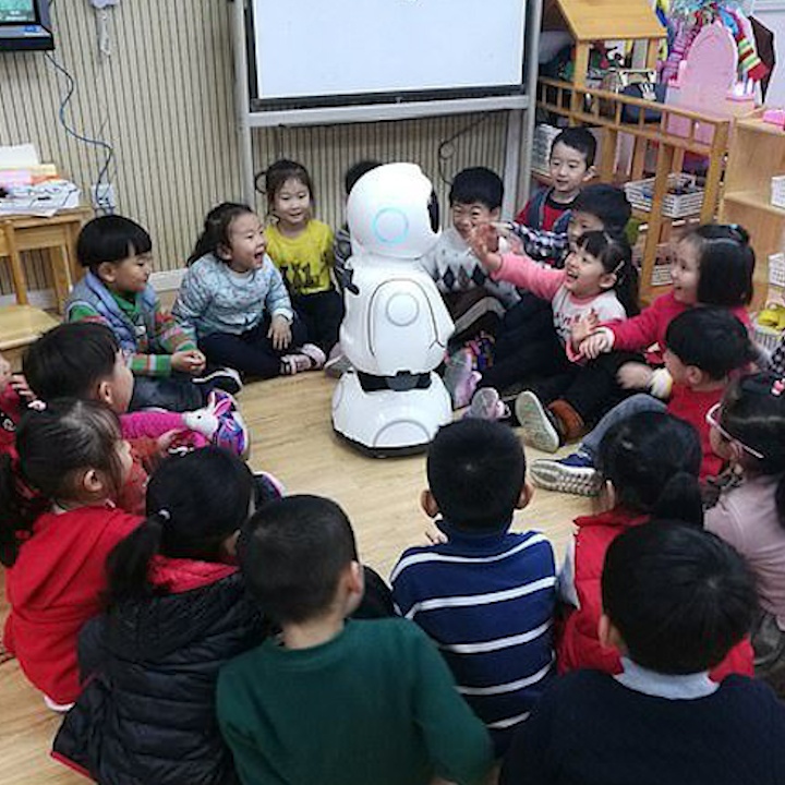 Thieu giao vien, Trung Quoc dung robot day tre mam non hinh anh
