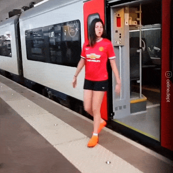 Co gai che clip da penalty nhu 'rua bo' cua Pogba hinh anh