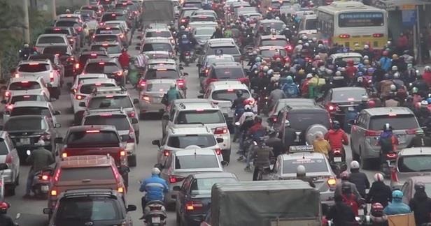 Cam xe may duong Nguyen Trai: Hon loan o duong khong lan dai nhat HN hinh anh