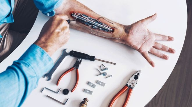 Nua nguoi nua robot, co the ban co the bi hack trong tuong lai hinh anh