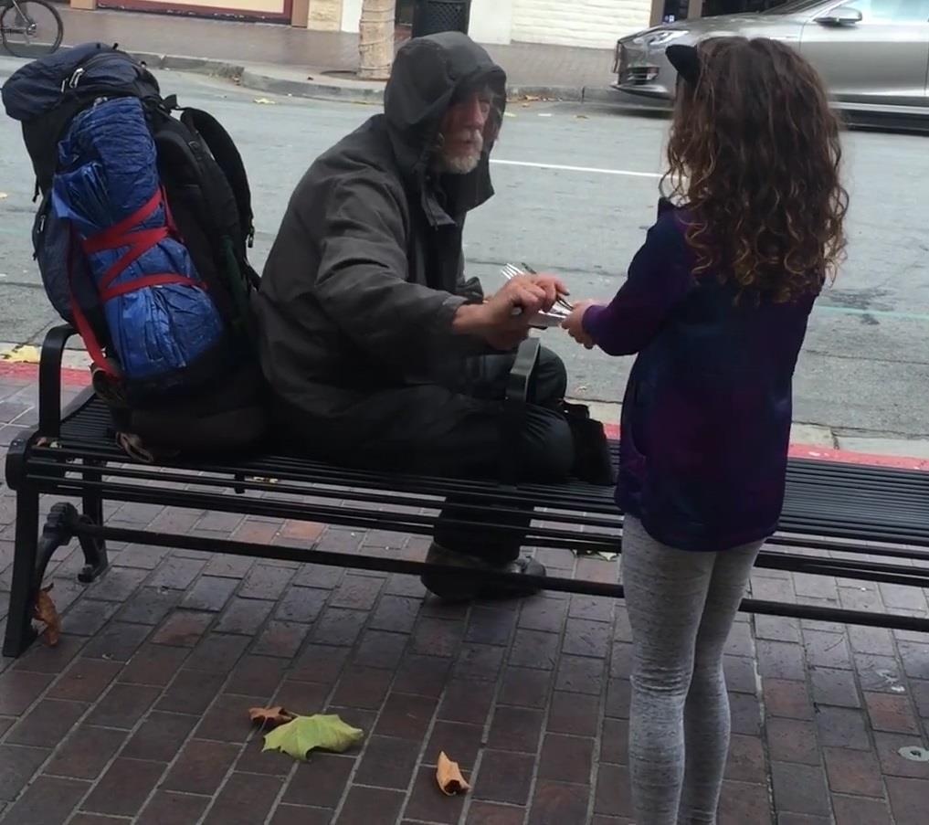 Nhung hanh dong dep va y nghia cua con nguoi trong cuoc song hinh anh