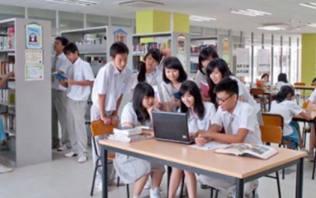 Gan 200 bang tot nghiep THPT bi trom loi song vao truong lay mat hinh anh