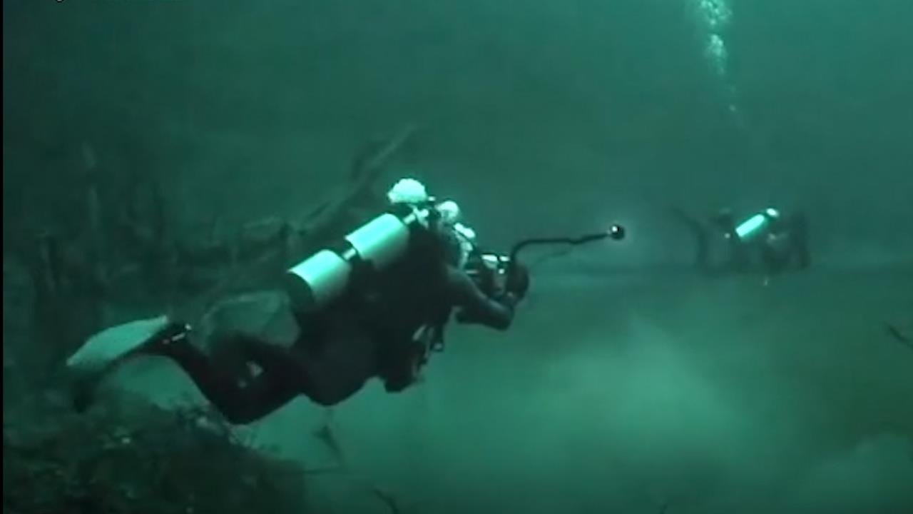 Giai ma 'dam may' bi an lo lung giua long dai duong hinh anh