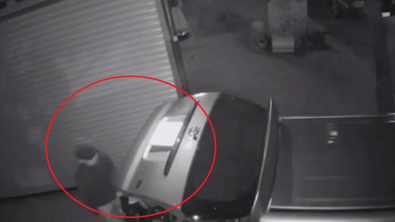 2 ten trom di oto de chom duoc nhieu xe may hinh anh