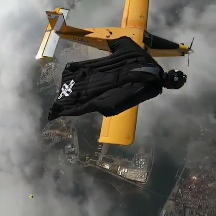 Tro choi luot song tren may tha minh sat may bay hinh anh