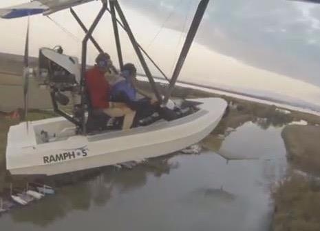 Xuat hien thuyen co the vua bay vua luot duoi nuoc hinh anh