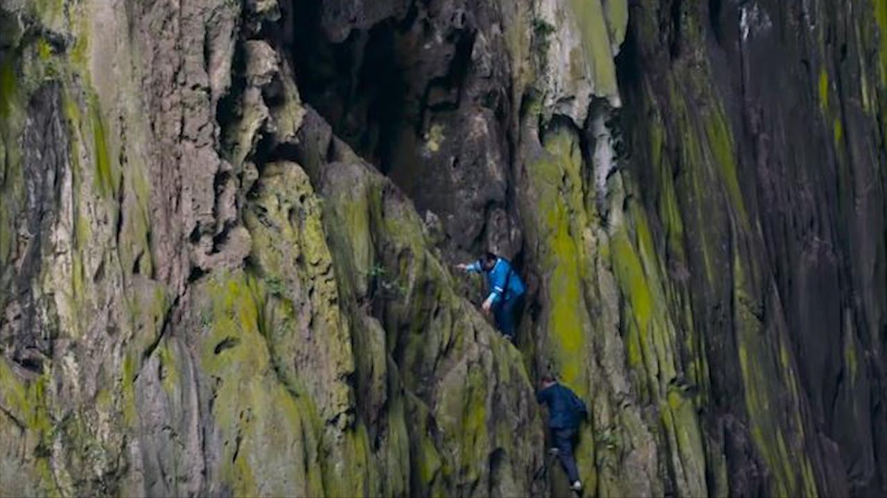 Nhung 'nguoi nhen' leo nui de hai thao duoc o Trung Quoc hinh anh