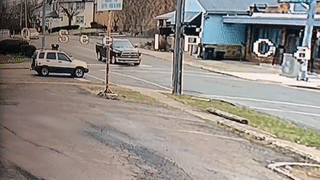 Chay tron canh sat, SUV dam ban tai xoay vong hinh anh