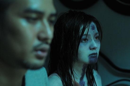 Xac chet, canh tay chay den duoc gioi lam phim 'phu phep' nhu the nao? hinh anh